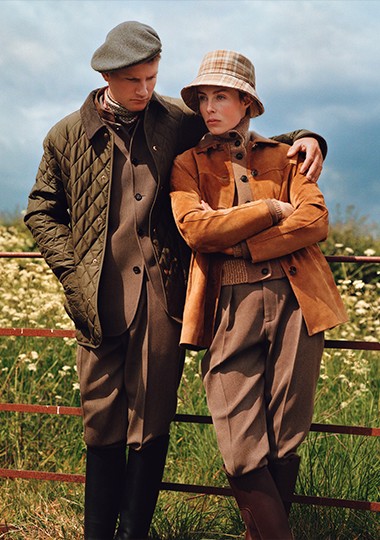 胶囊系列以纯正苏格兰格调诠释品牌与这片土地的深厚渊源，
服装的廓形、图案与色彩皆与苏格兰高地的苍茫景致和诗意氛围相映成趣。